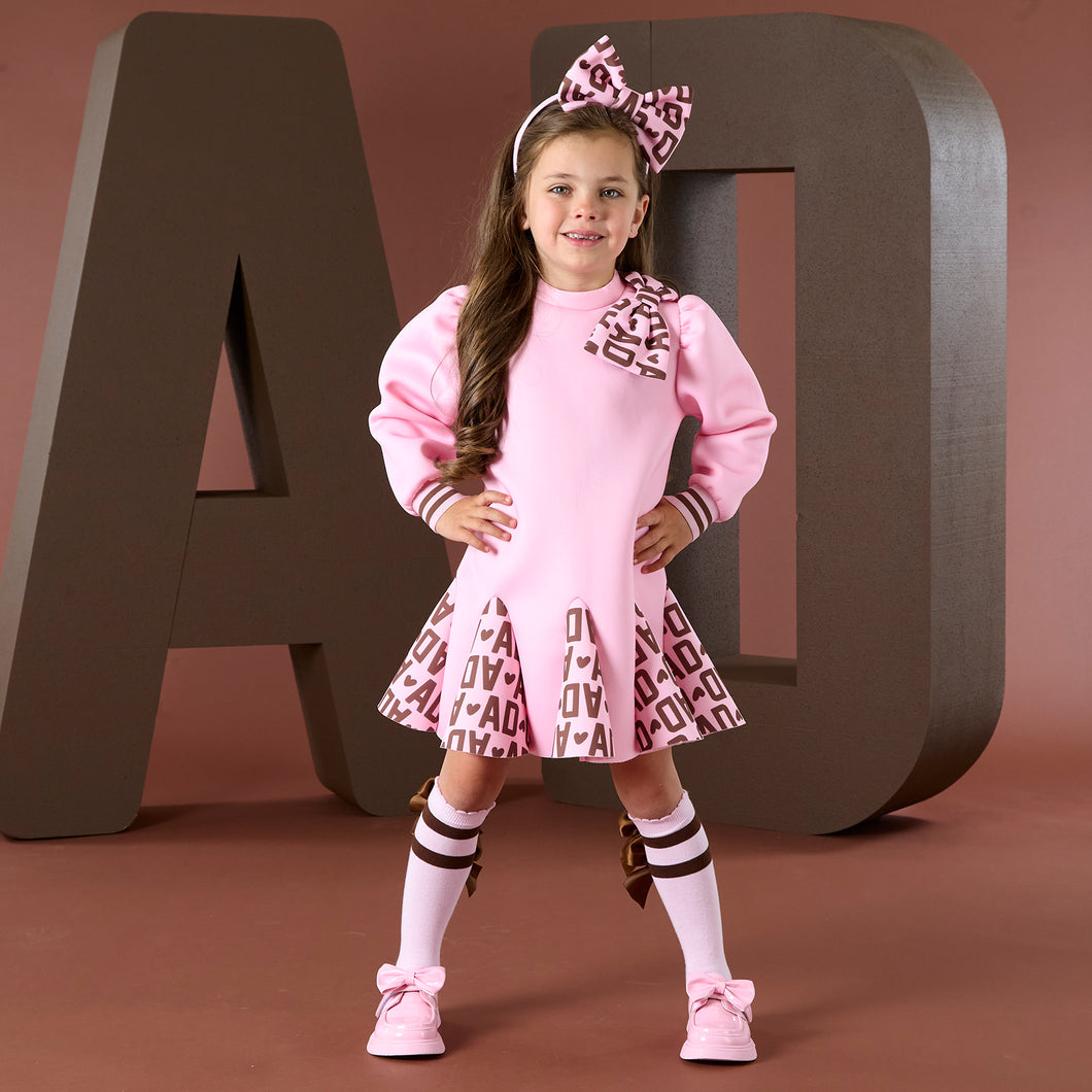 W252708 MAISIE
Initial print bow dress - 4001 Pink Fairy