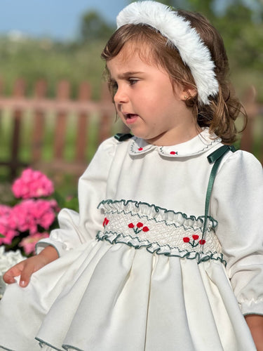 In25-10 Velvet smocked
dress green details
