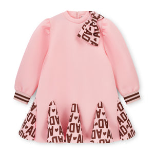 W252708 MAISIE
Initial print bow dress - 4001 Pink Fairy